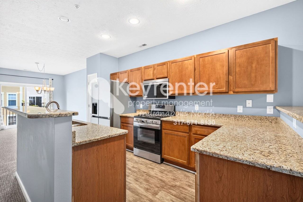6589 Reserve Dr - Photo 5 of 17