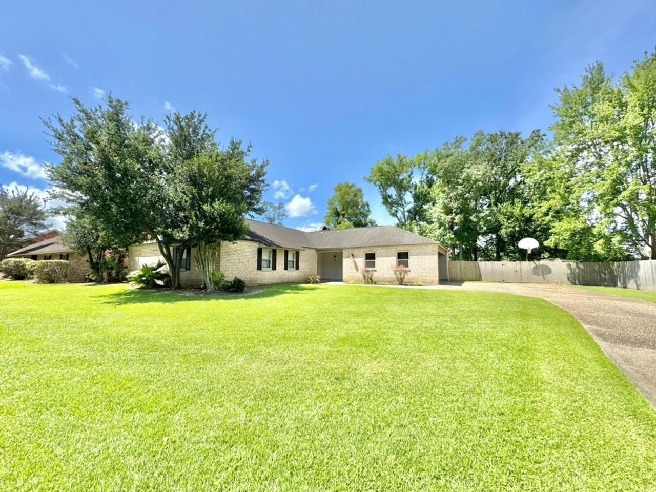15826 New Market Dr - Photo 2 of 21