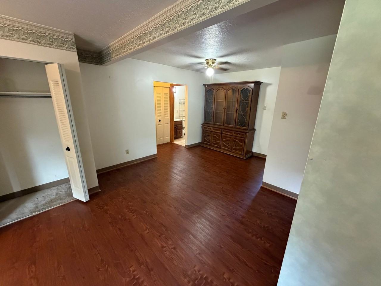 Regis Apartments - Photo 4 of 20