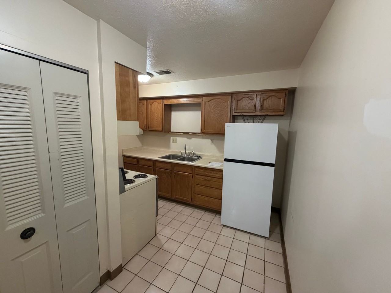 Regis Apartments - Photo 5 of 20