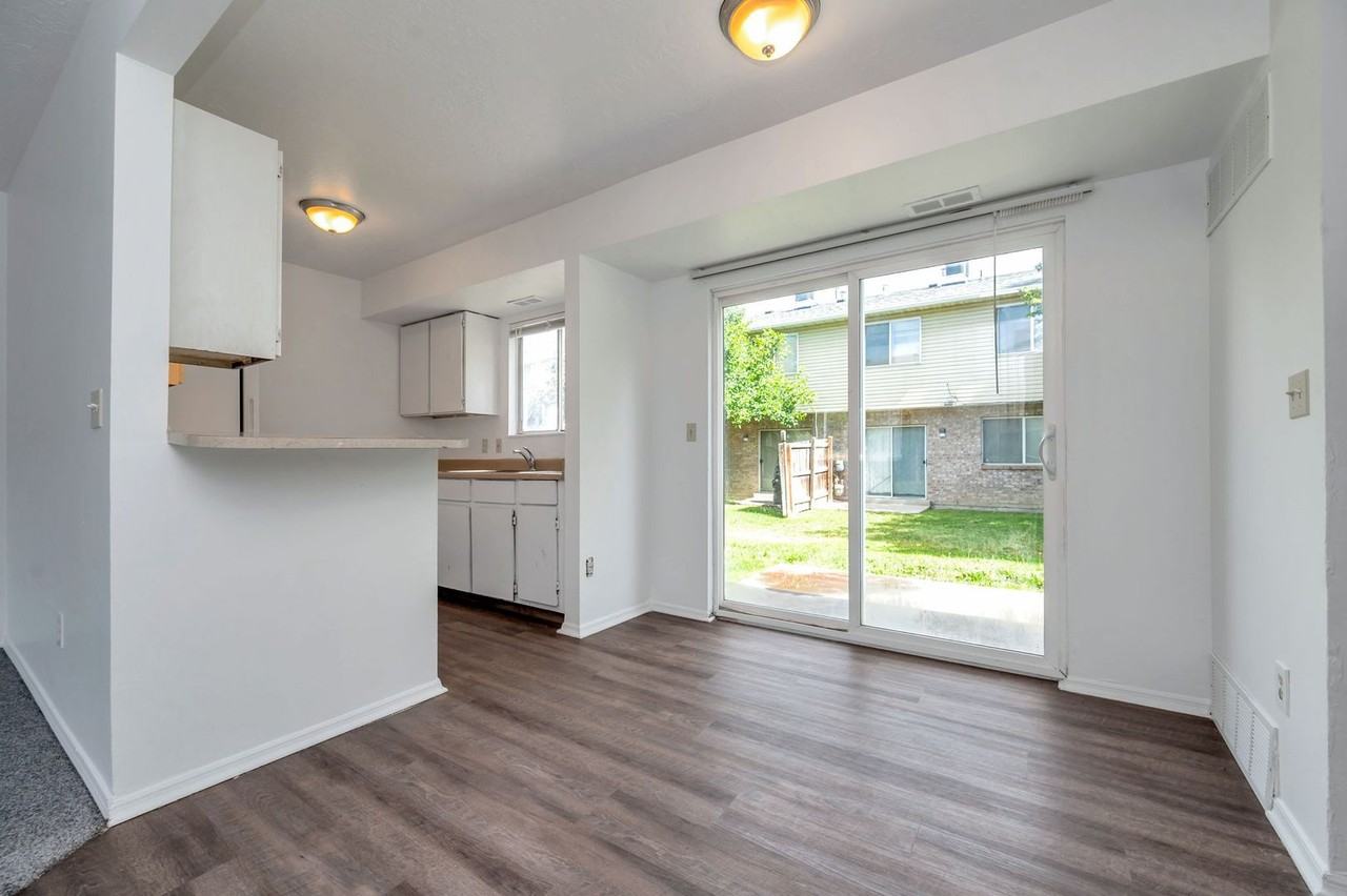 558 N Redwood Rd #2-2 - Photo 4 of 16