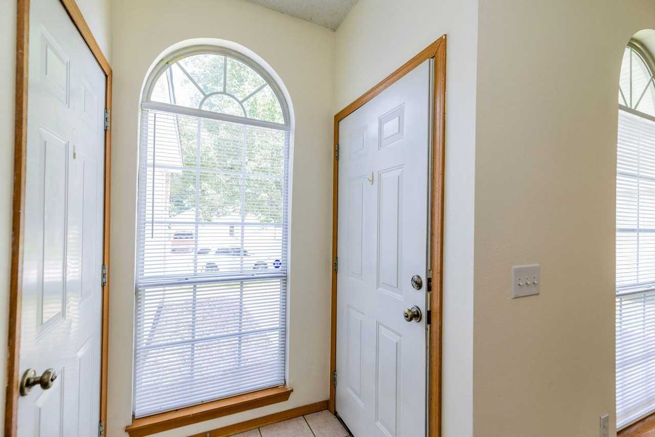 1502 Cresent St - Photo 3 of 18