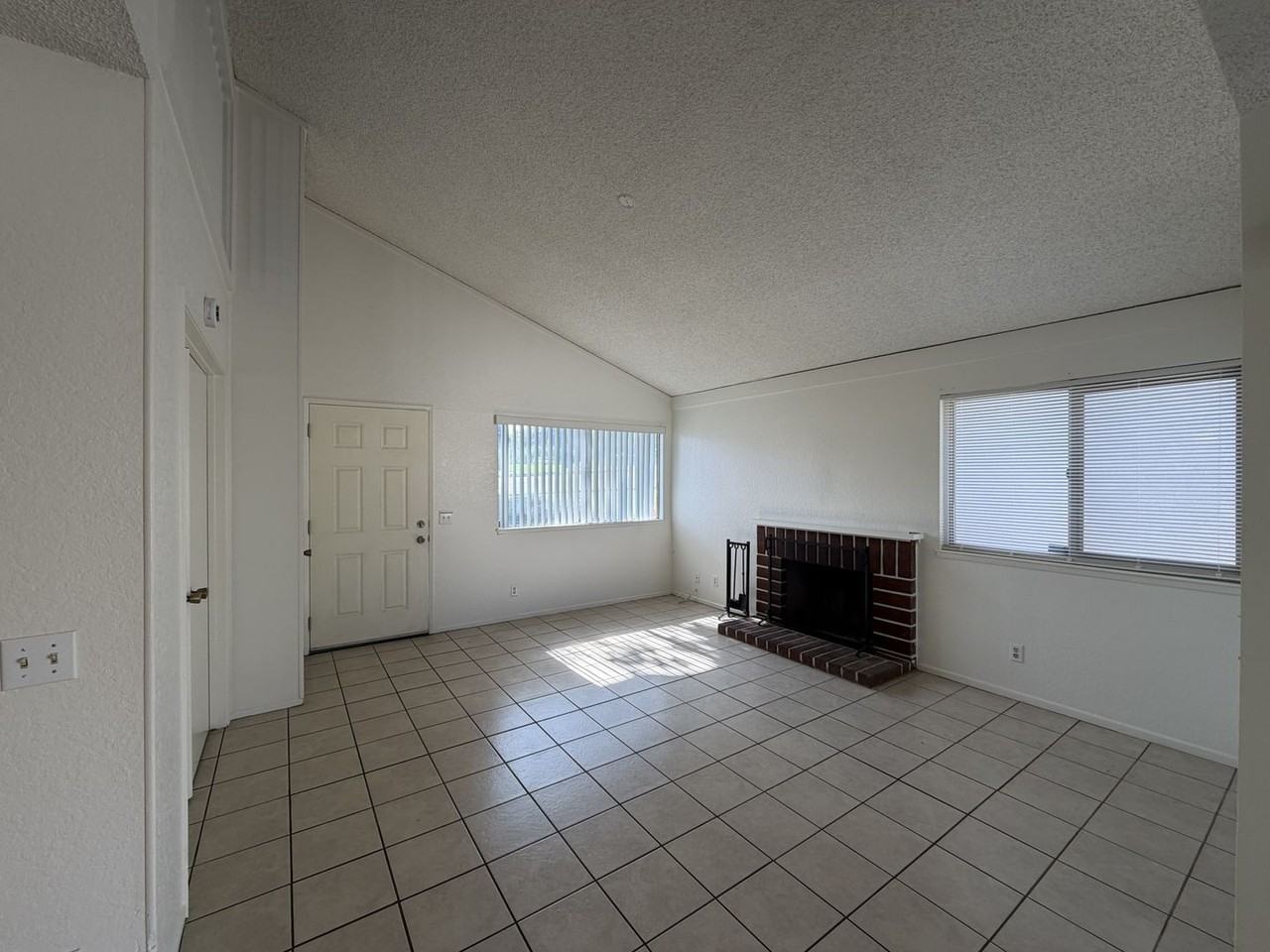 1594 Christopher Ln - Photo 5 of 39