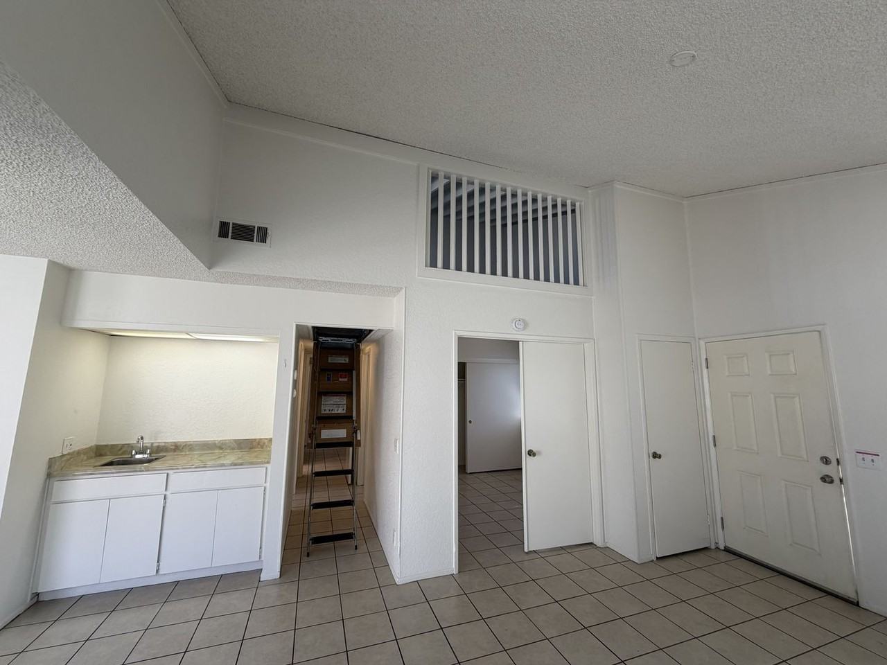 1594 Christopher Ln - Photo 7 of 39