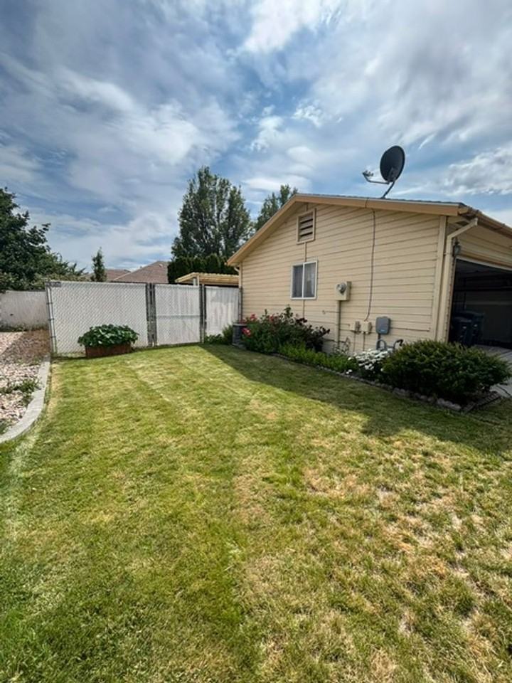217 E Belair Dr - Photo 3 of 24