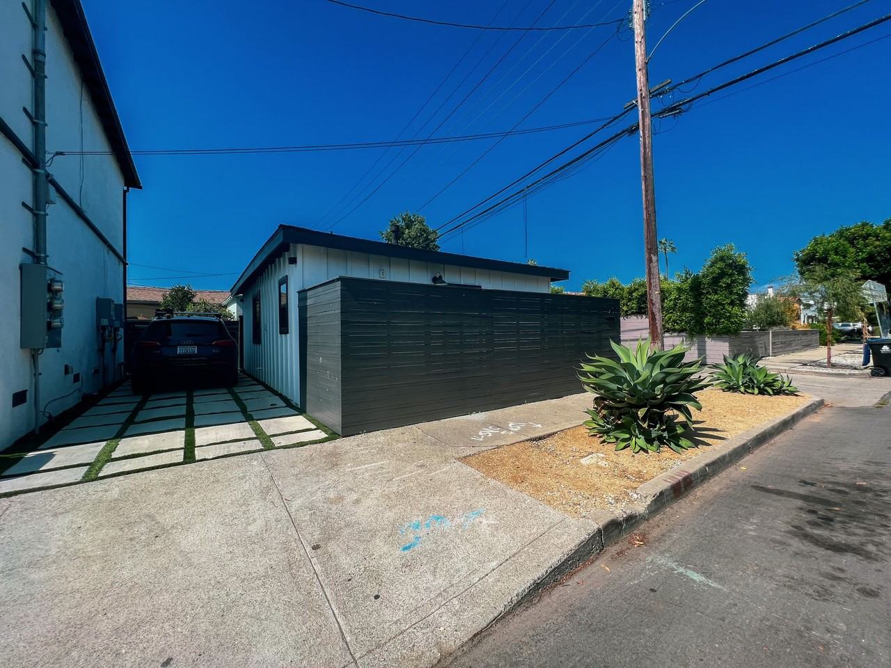 3795 Rosewood Ave - Photo 4 of 5