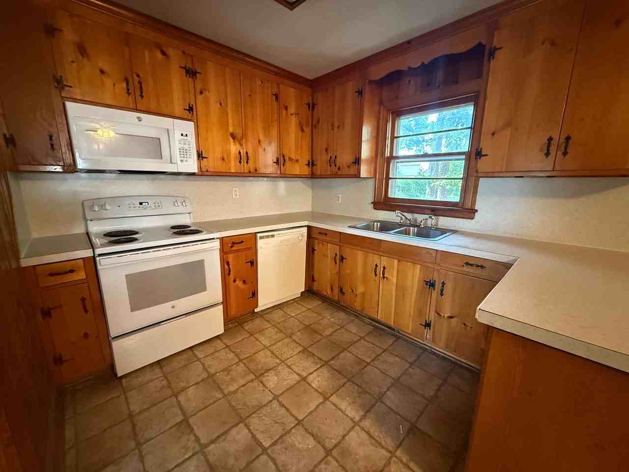 1302 Dogwood Ln Nw - Photo 7 of 14
