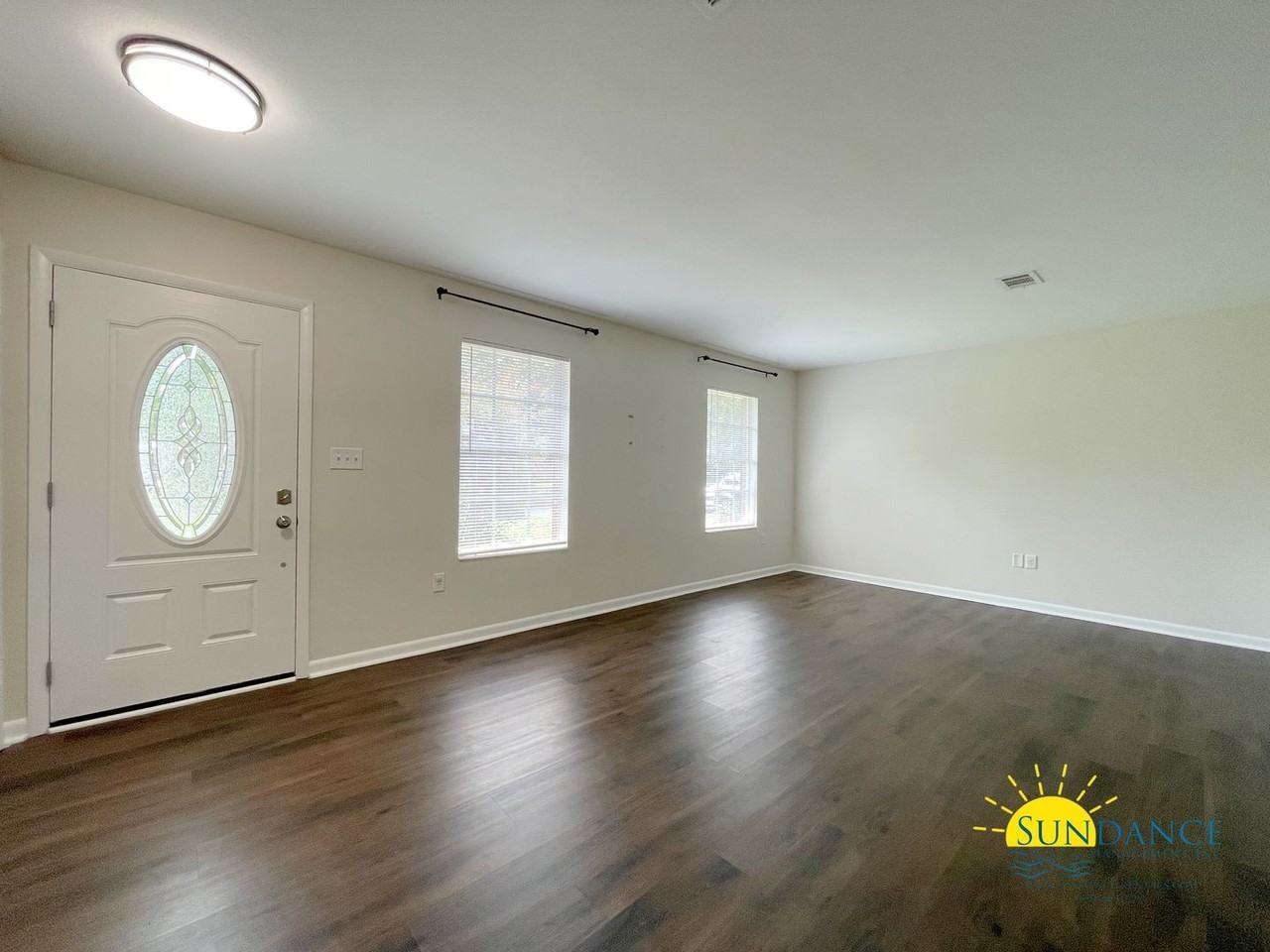 606 Camborne Ave Ne - Photo 7 of 28