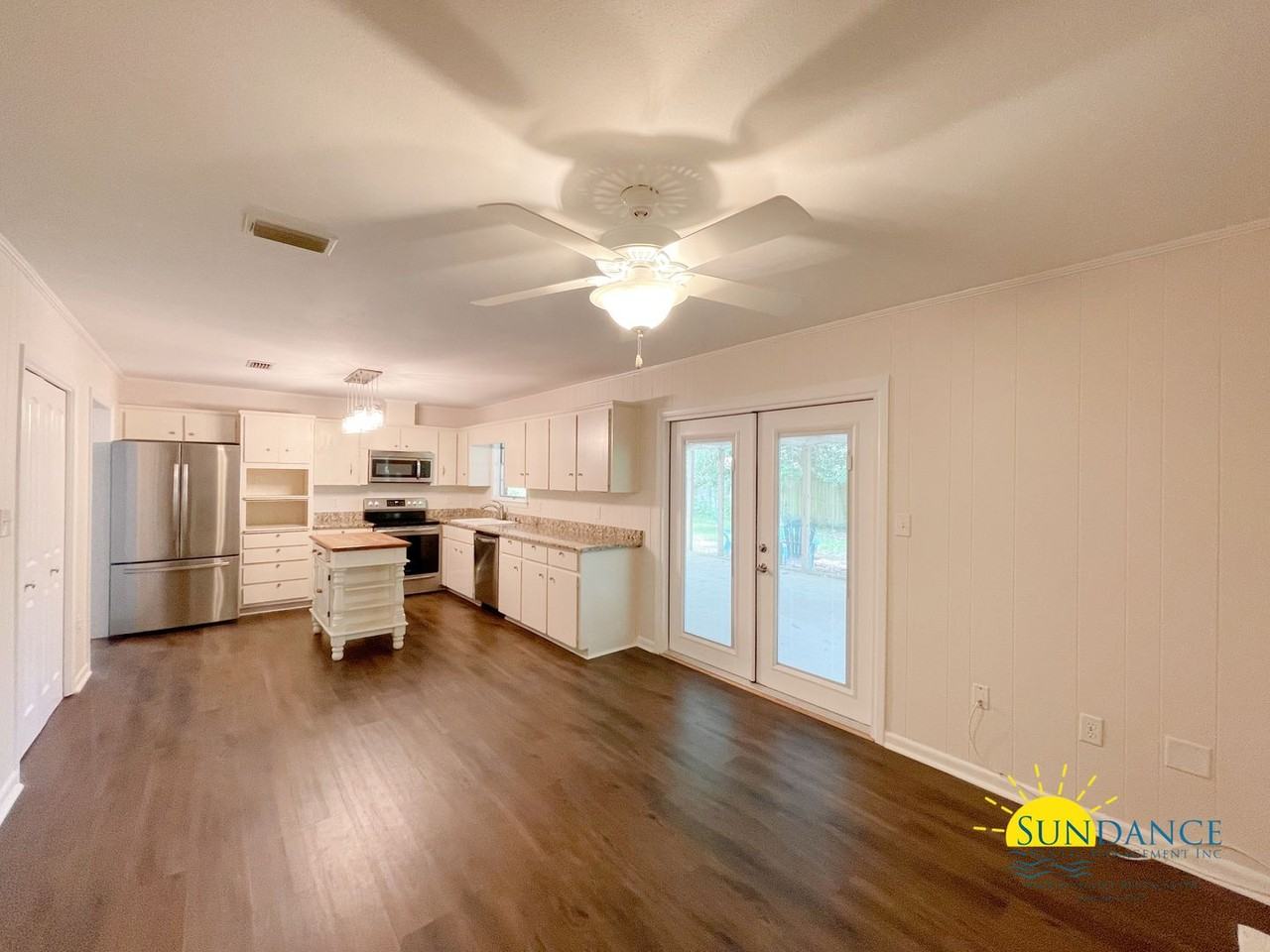 606 Camborne Ave Ne - Photo 4 of 28