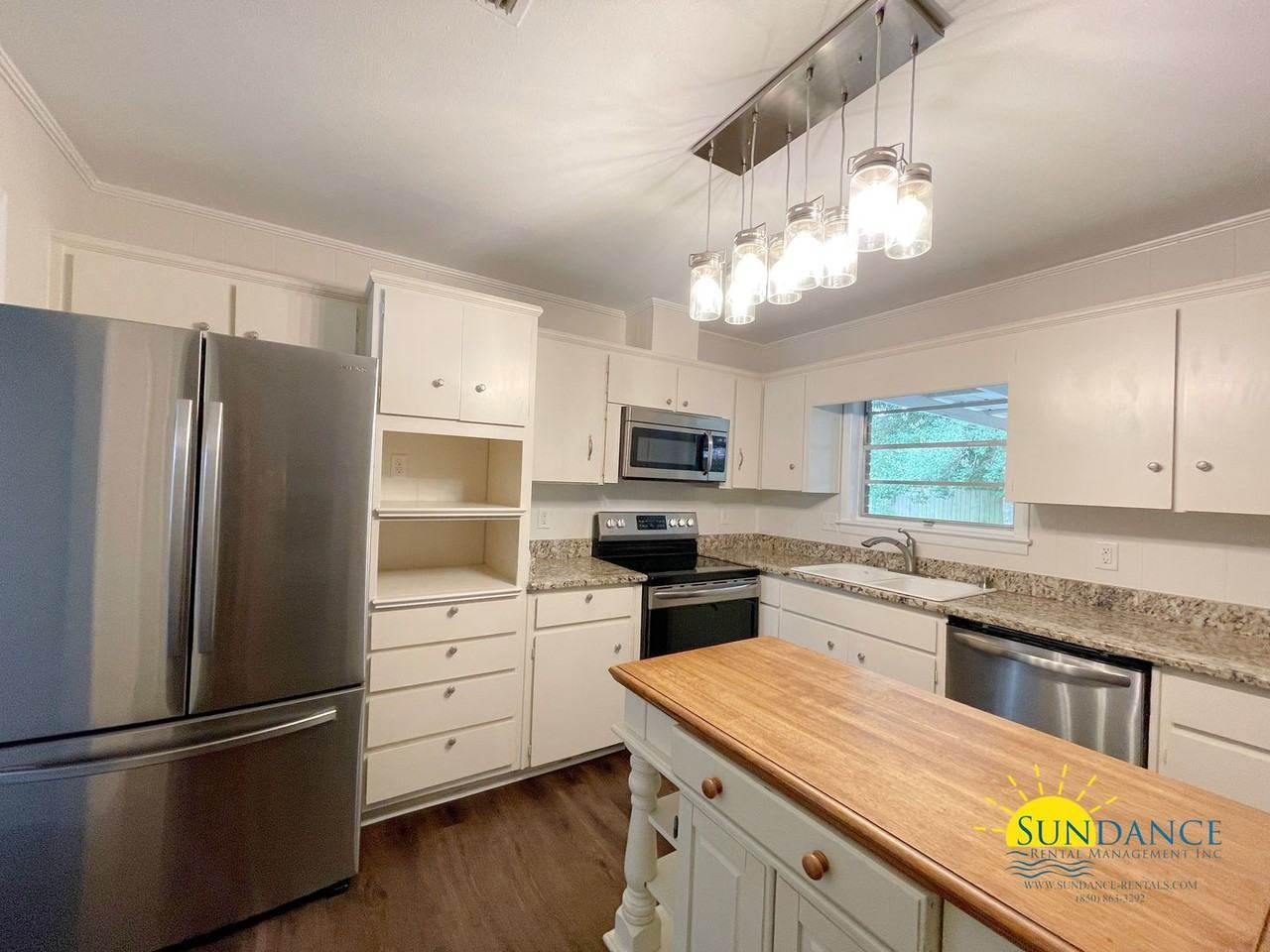 606 Camborne Ave Ne - Photo 5 of 28