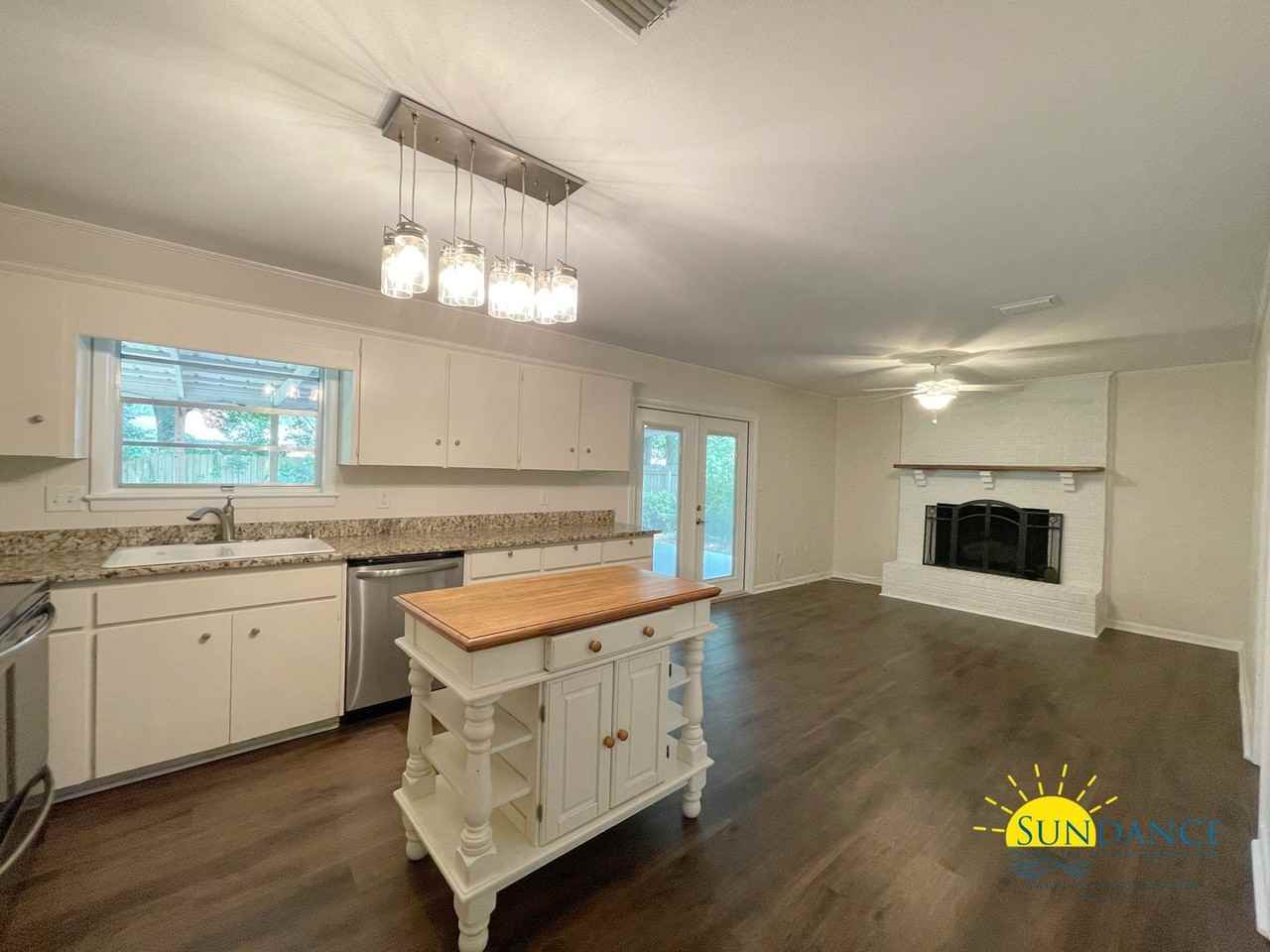 606 Camborne Ave Ne - Photo 6 of 28