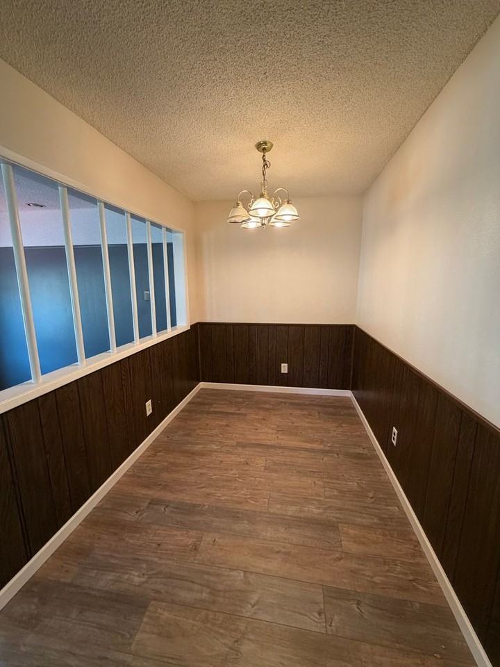 1117 N Alameda Ave - Photo 4 of 12