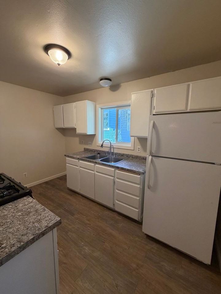 1117 N Alameda Ave - Photo 6 of 12