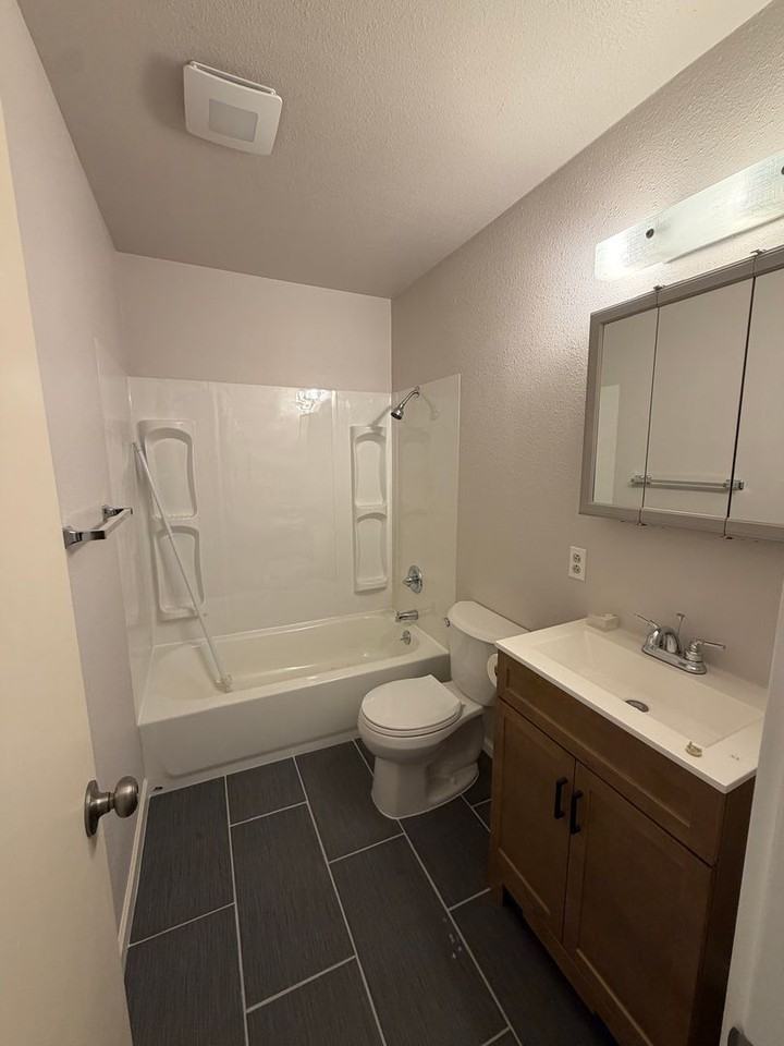 1117 N Alameda Ave - Photo 7 of 12