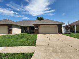1808 Se 44th Ter - Photo 1 of 1