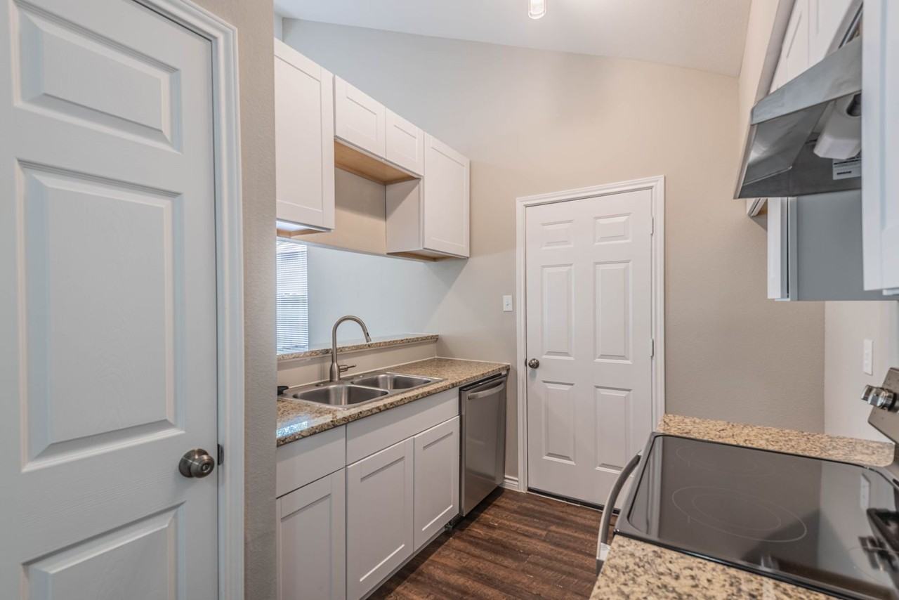 7522 Pepperbrook Dr - Photo 6 of 18