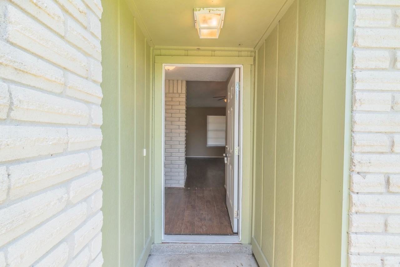 14210 Galvani Dr - Photo 2 of 17