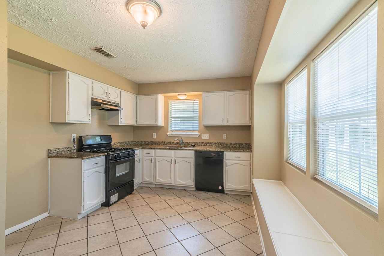 14210 Galvani Dr - Photo 6 of 17
