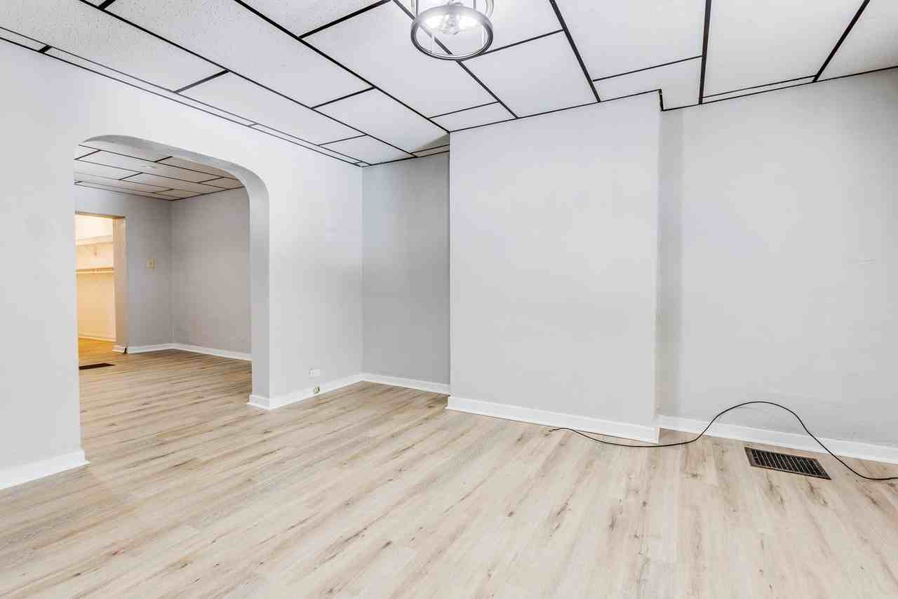 1202 Woodland Ave - Photo 7 of 31