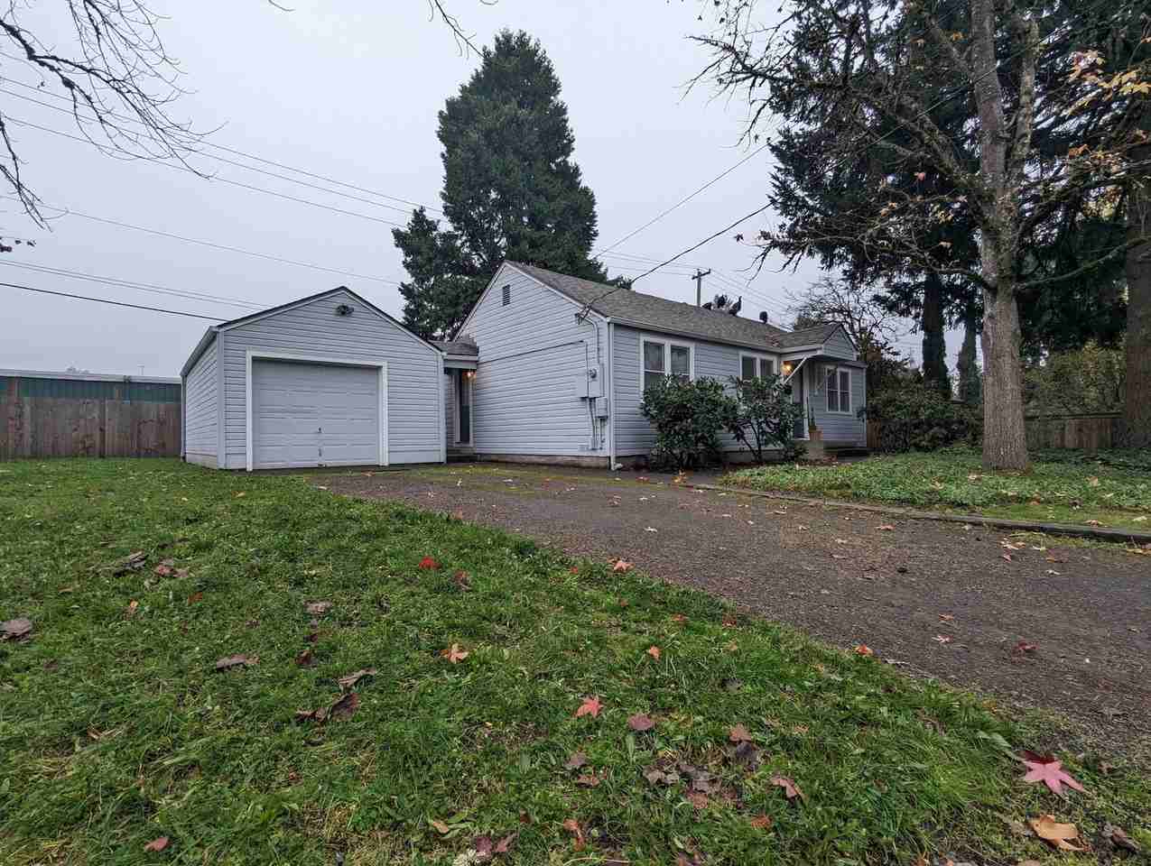 175 Ash St - Photo 3 of 23