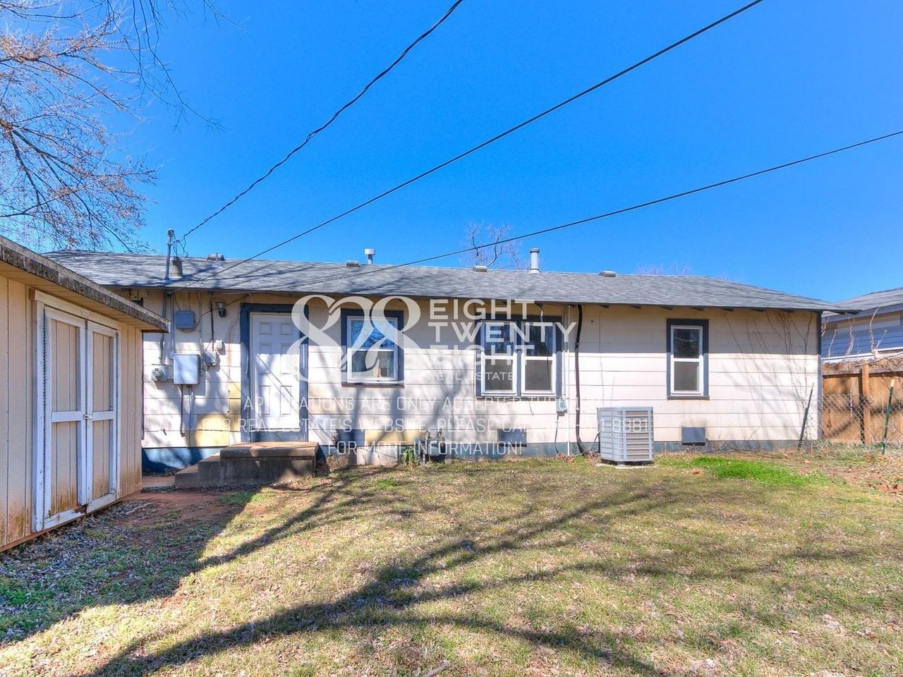 1004 Holly Dr - Photo 5 of 31