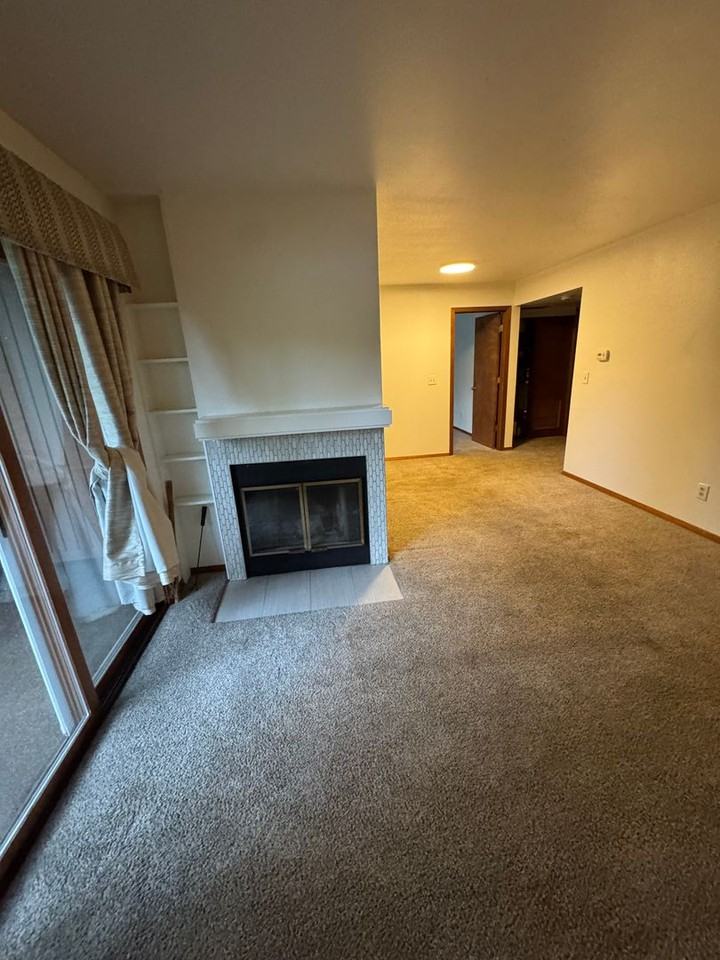 7202 Foxridge Cir #E - Photo 3 of 15