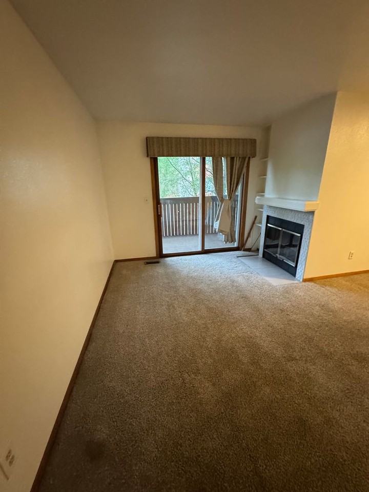 7202 Foxridge Cir #E - Photo 4 of 15