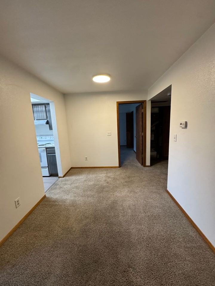 7202 Foxridge Cir #E - Photo 6 of 15