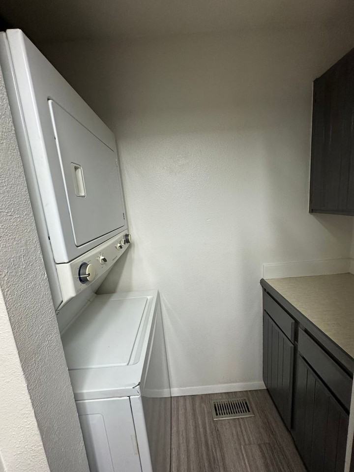 7202 Foxridge Cir #E - Photo 7 of 15