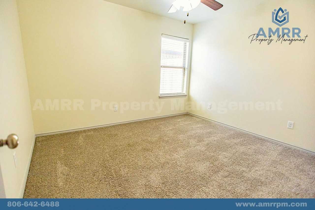1217 Kingston St - Photo 5 of 15