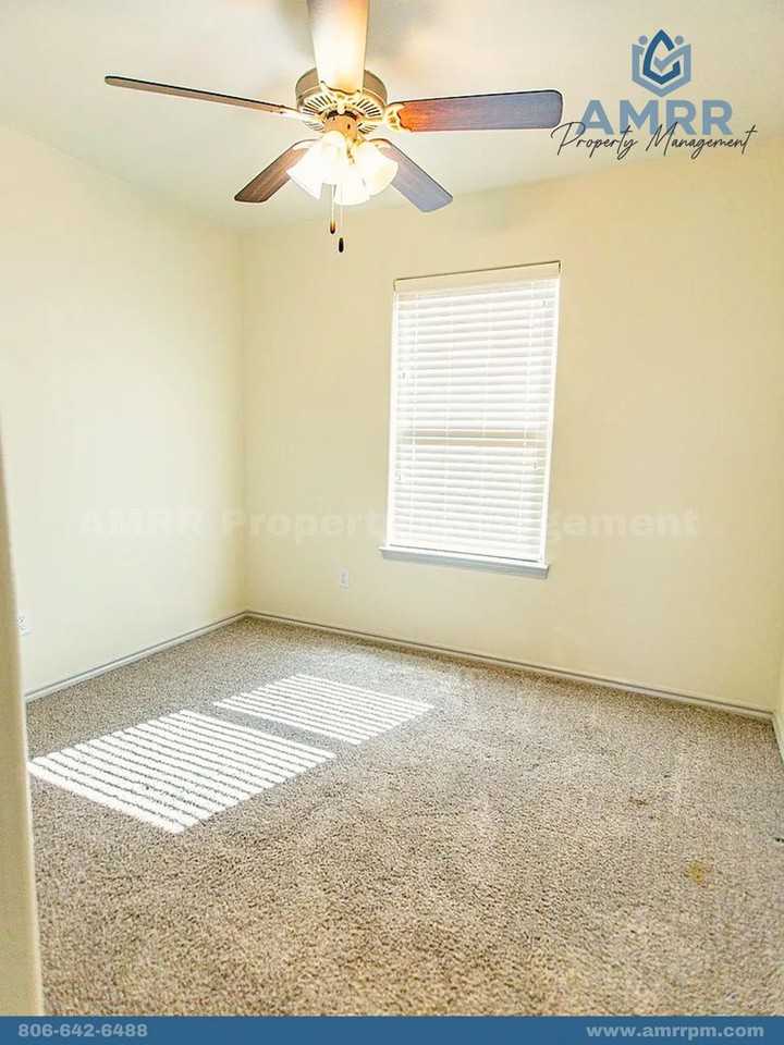 1217 Kingston St - Photo 6 of 15