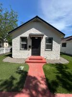 featured image of 717 4th St