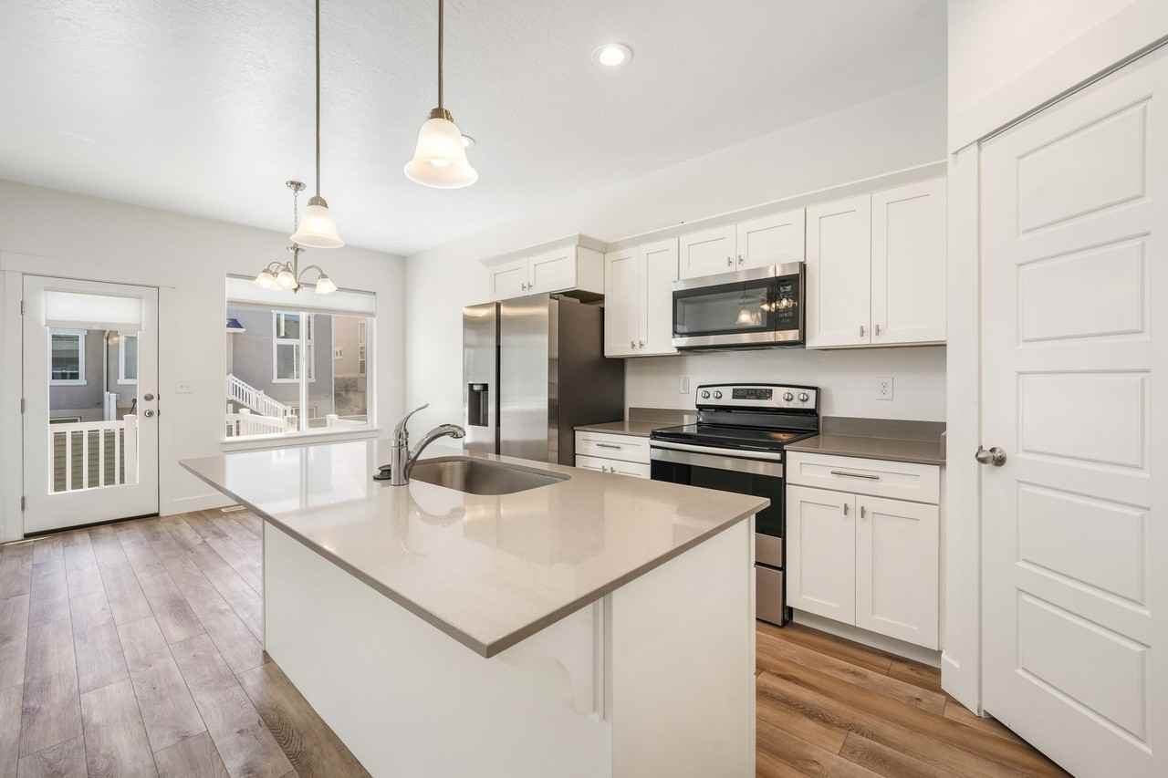 672 N 260 W - Photo 2 of 21