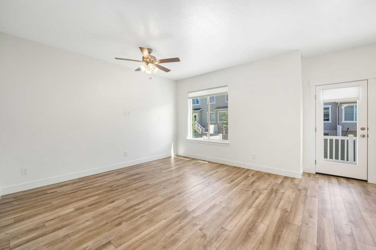 672 N 260 W - Photo 6 of 21