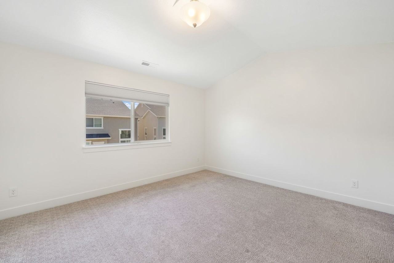 672 N 260 W - Photo 7 of 21