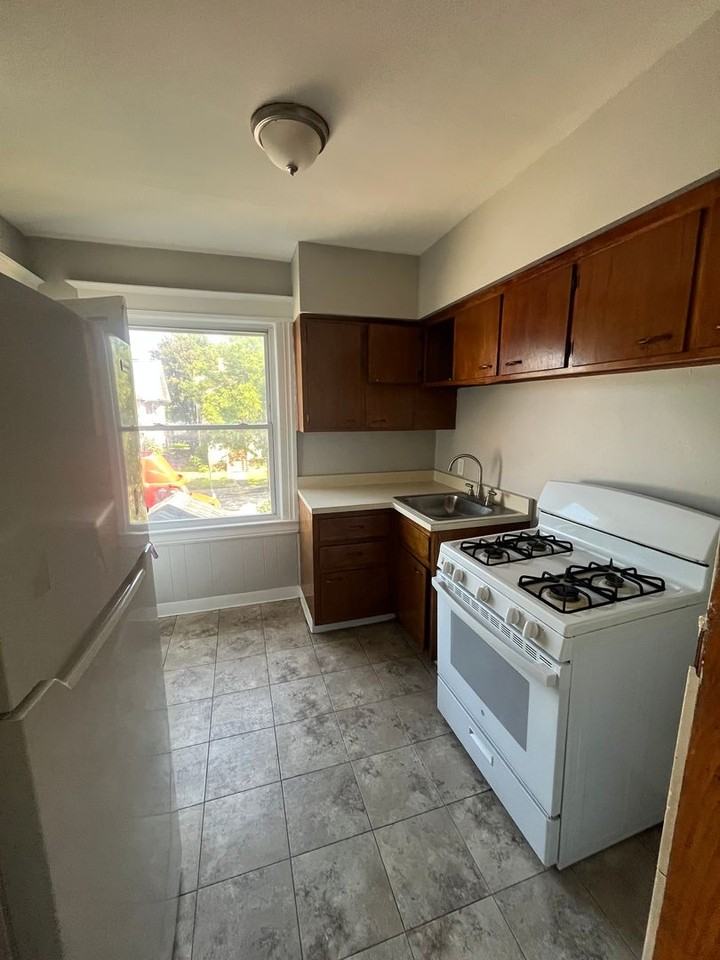537-537.5 Lyell Ave - Photo 3 of 15