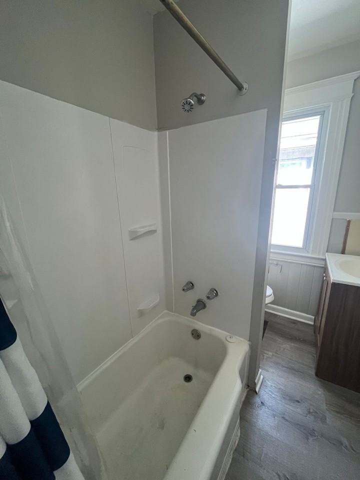 537-537.5 Lyell Ave - Photo 4 of 15