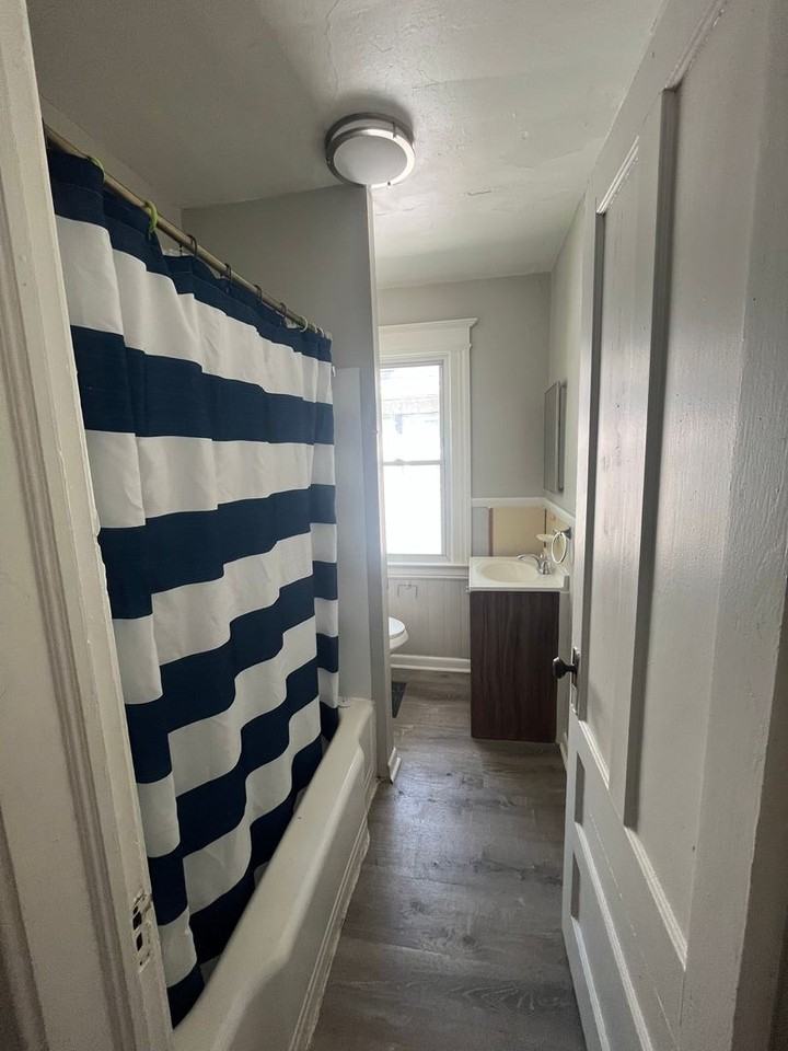 537-537.5 Lyell Ave - Photo 5 of 15