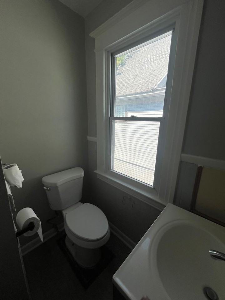 537-537.5 Lyell Ave - Photo 7 of 15