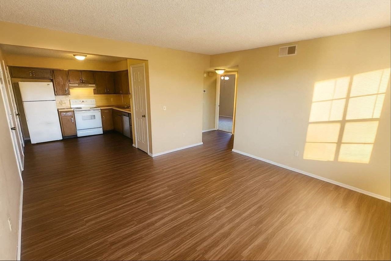 312 N Wilson Ave #C - Photo 2 of 9
