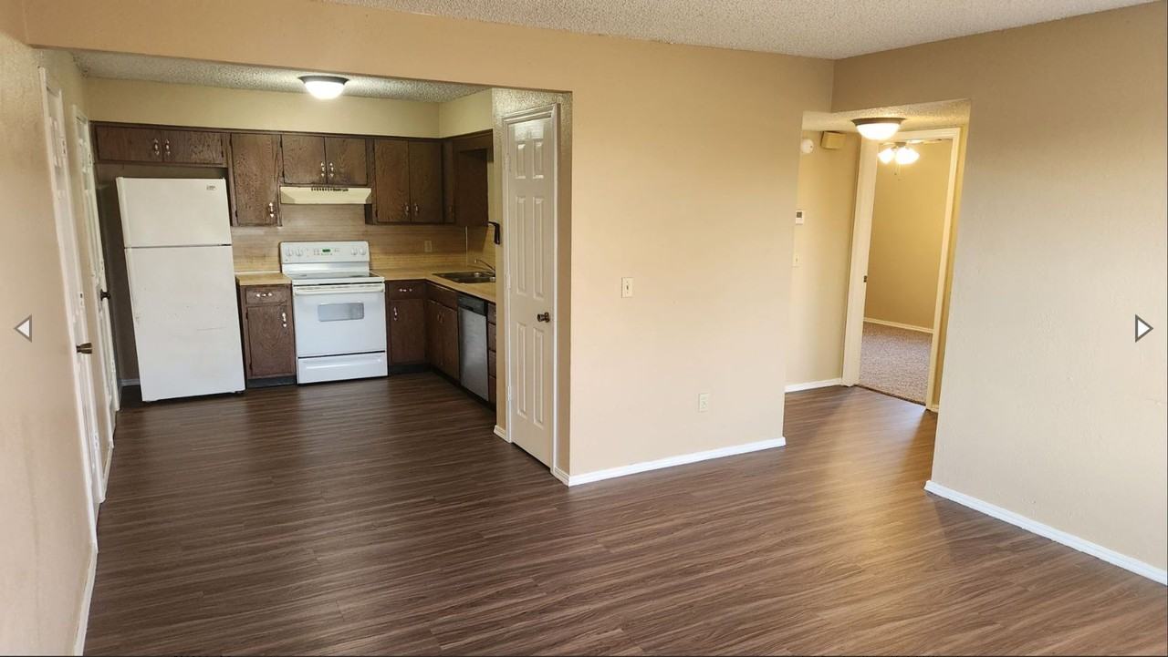 312 N Wilson Ave #C - Photo 3 of 9
