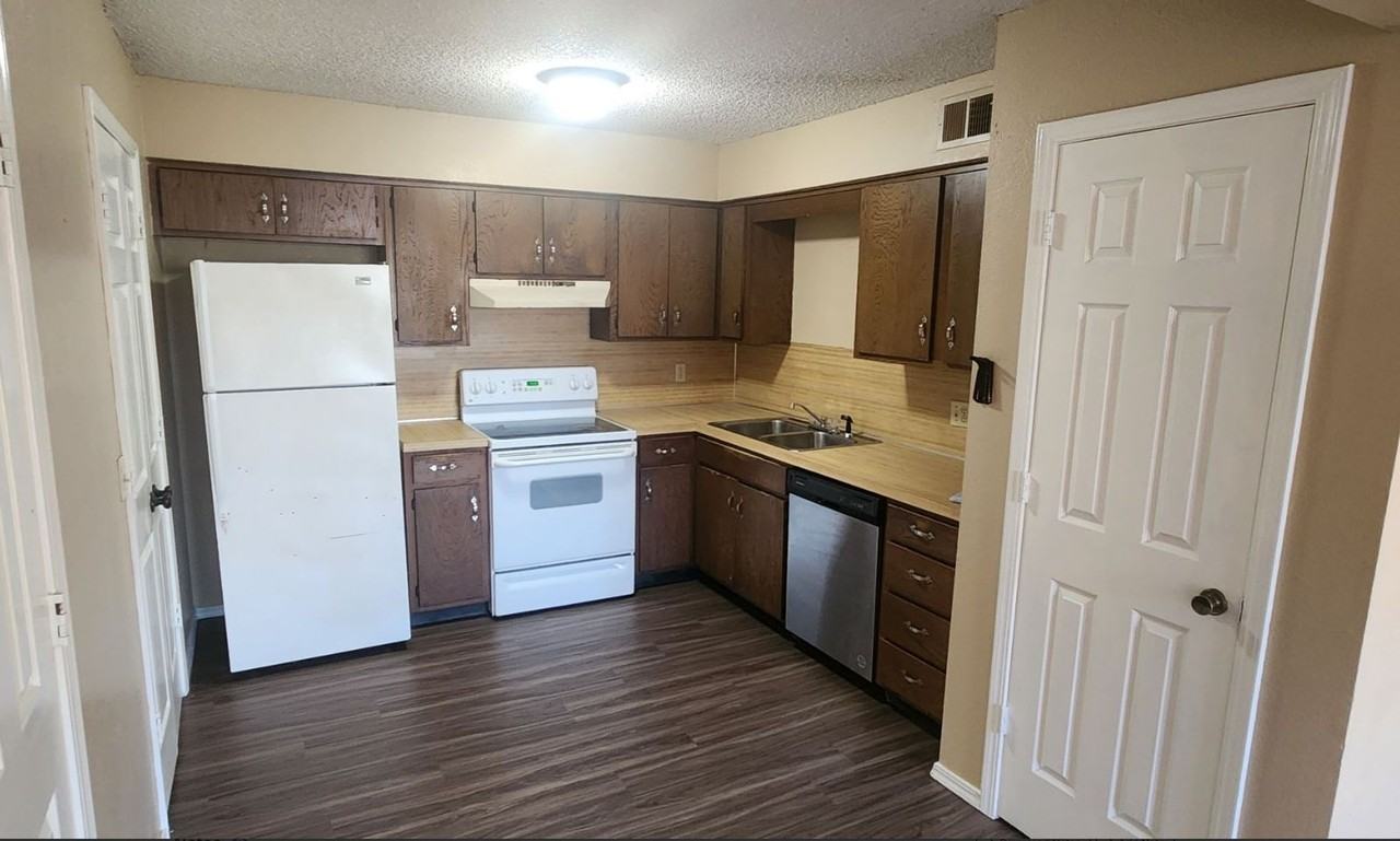 312 N Wilson Ave #C - Photo 4 of 9