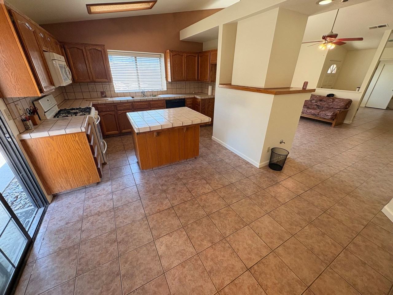 2131 N Tracy St - Photo 3 of 13