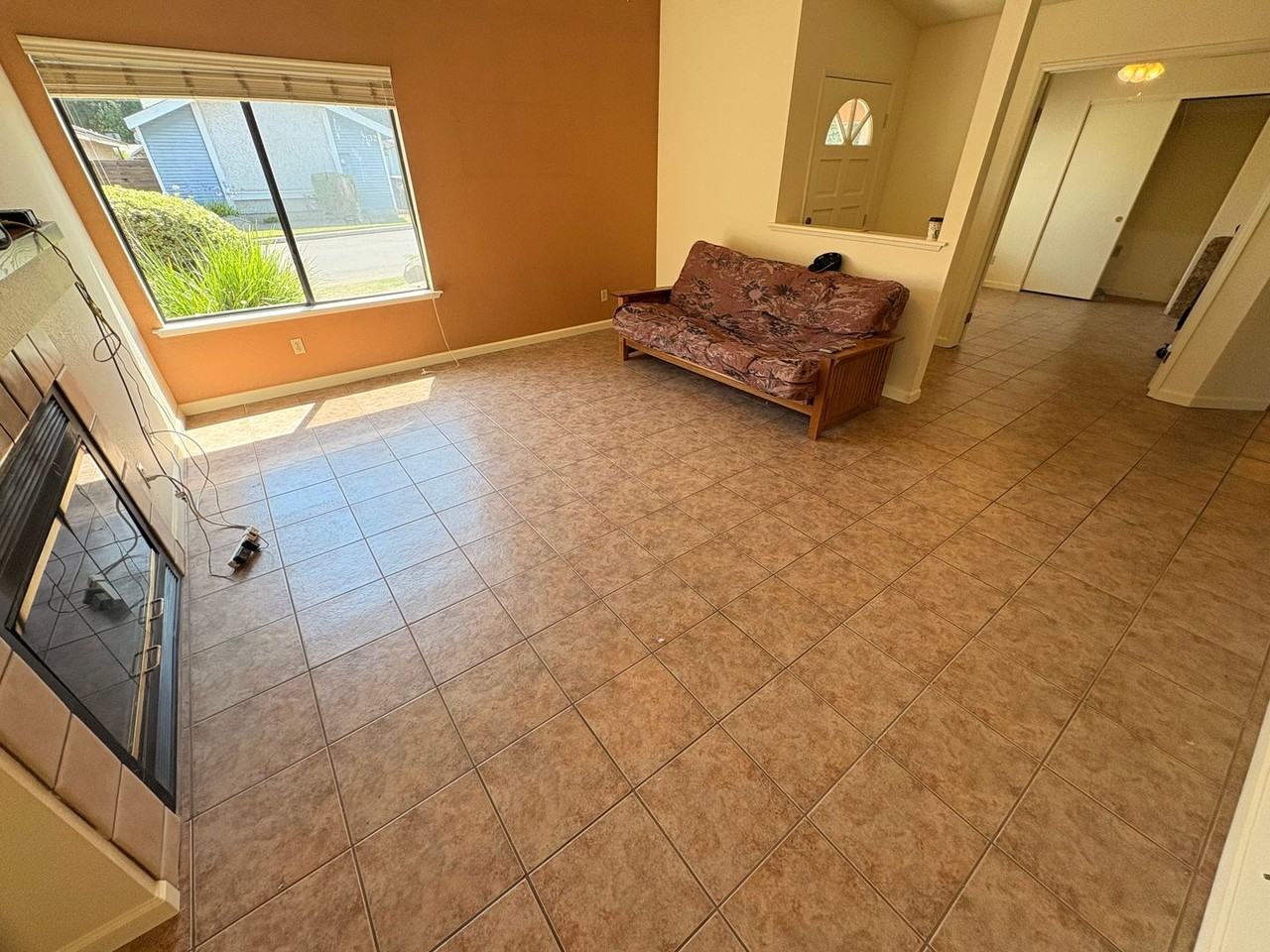 2131 N Tracy St - Photo 4 of 13