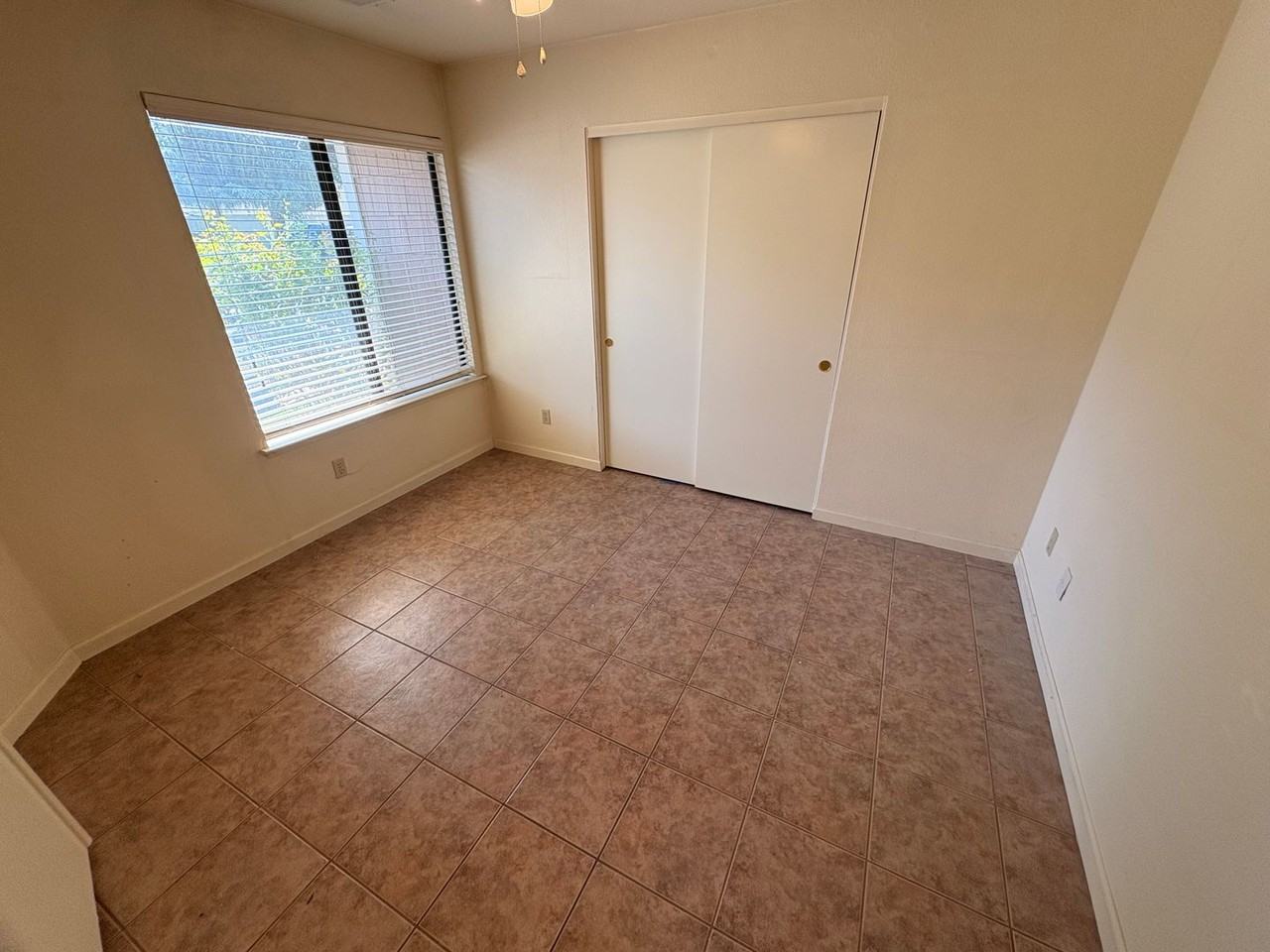 2131 N Tracy St - Photo 5 of 13