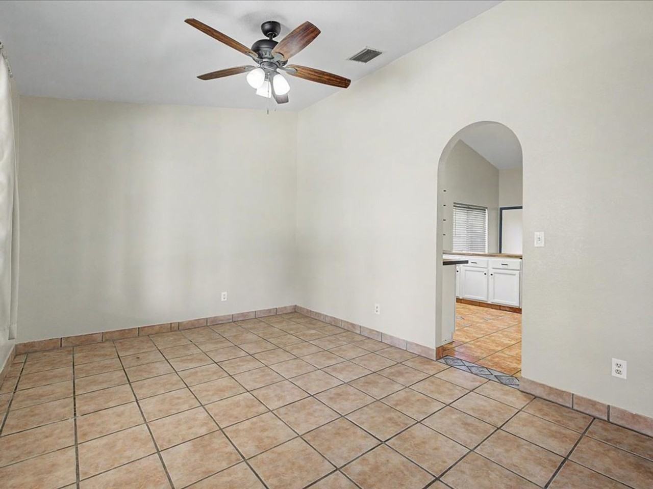7992 S Lennox Ln - Photo 6 of 32