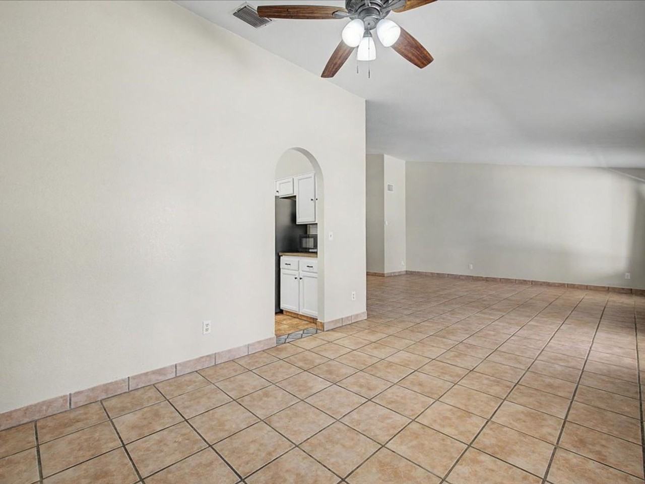 7992 S Lennox Ln - Photo 7 of 32