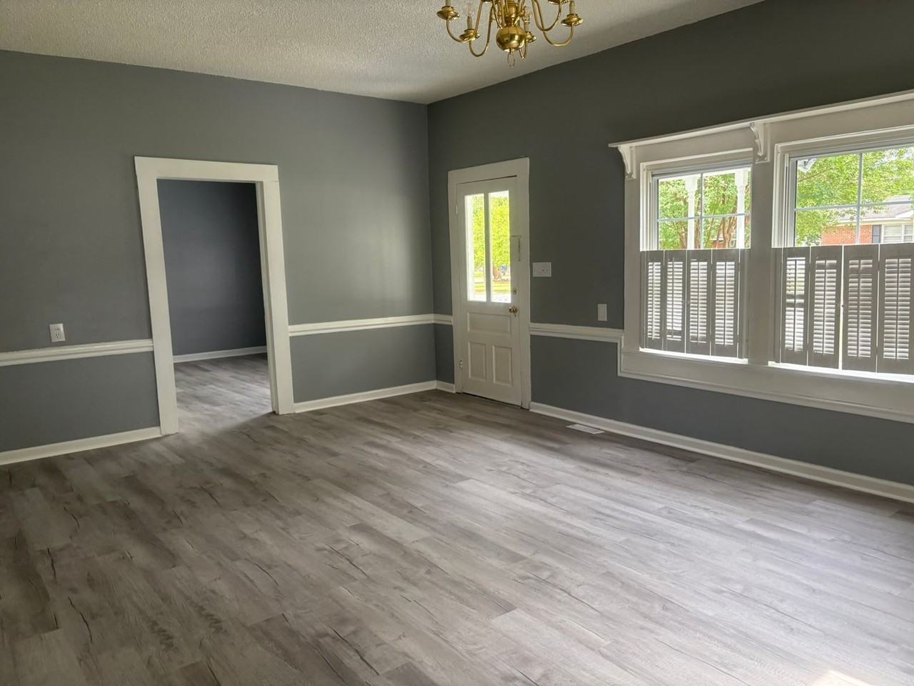 211 E Edinborough Ave - Photo 3 of 19