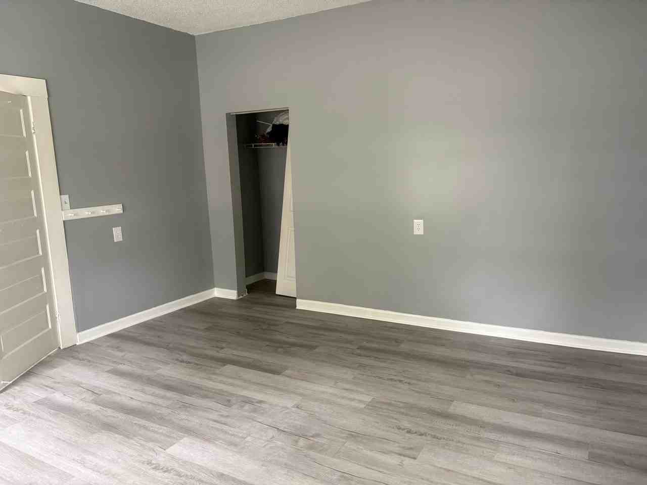 211 E Edinborough Ave - Photo 6 of 19