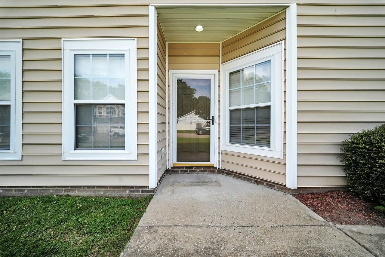 408 Holmes Blvd - Photo 4 of 50
